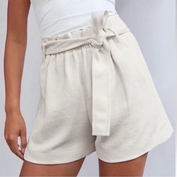 Wilfred  (Aritzia) “Paper Bag” High Rise Shorts In Light Birch Size 0 - Picture 1 of 7
